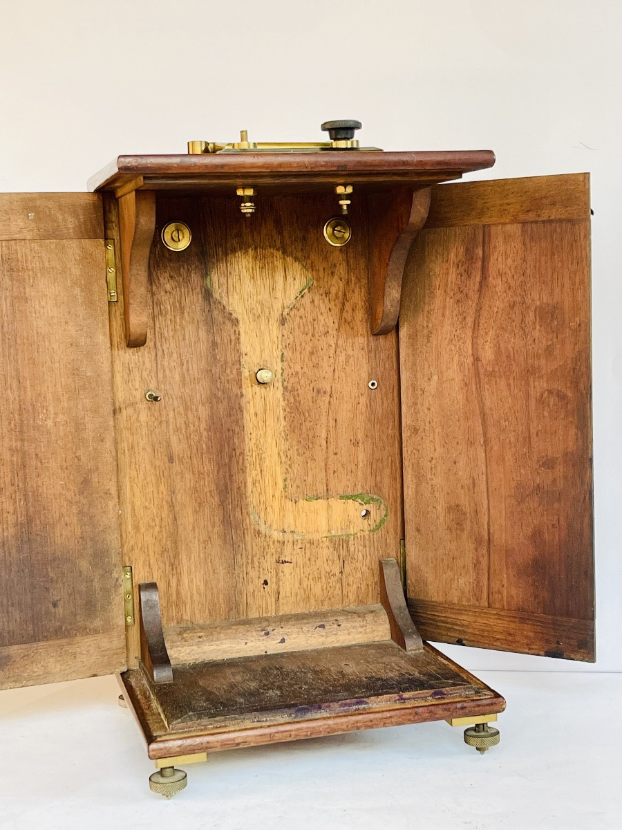 Coffret en noyer vitré-photo-4